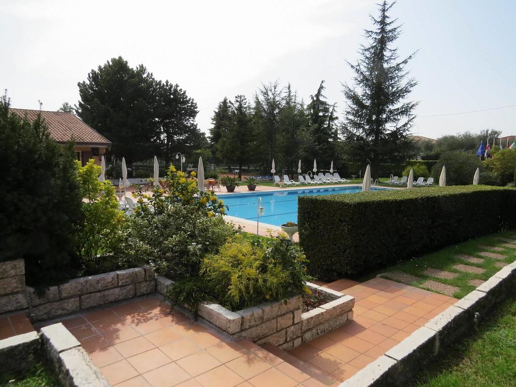 Residence Liana Albisano Торрі-дель-Бенако Екстер'єр фото