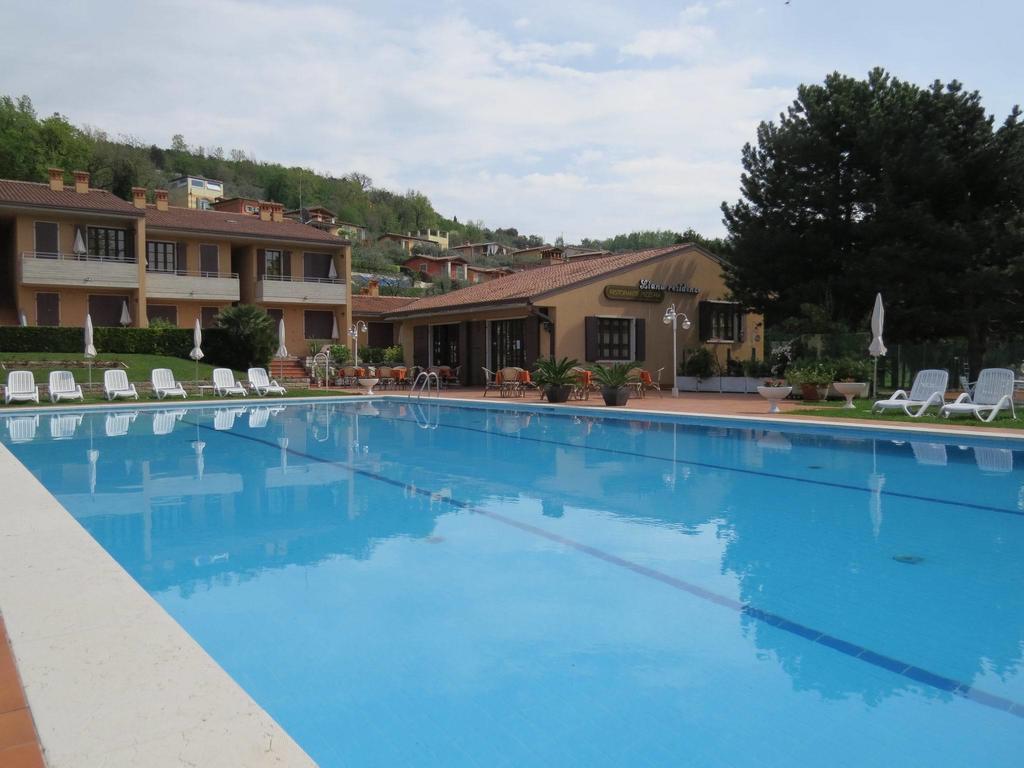 Residence Liana Albisano Торрі-дель-Бенако Екстер'єр фото