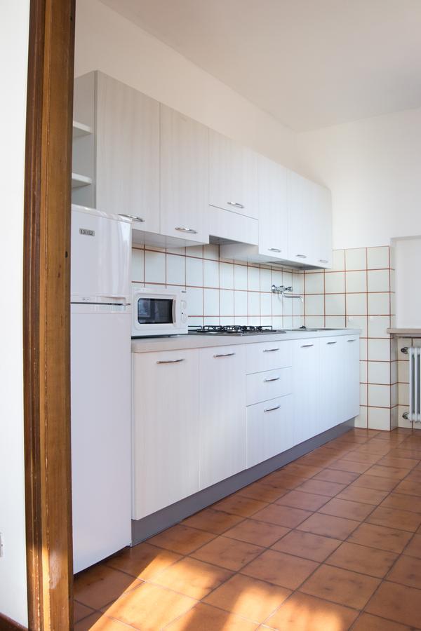 Residence Liana Albisano Торрі-дель-Бенако Екстер'єр фото