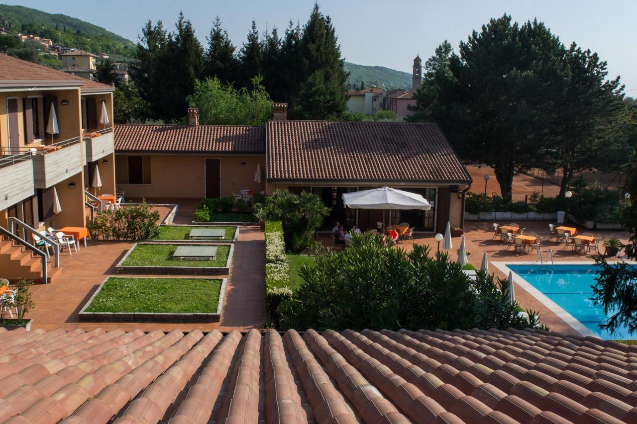 Residence Liana Albisano Торрі-дель-Бенако Екстер'єр фото