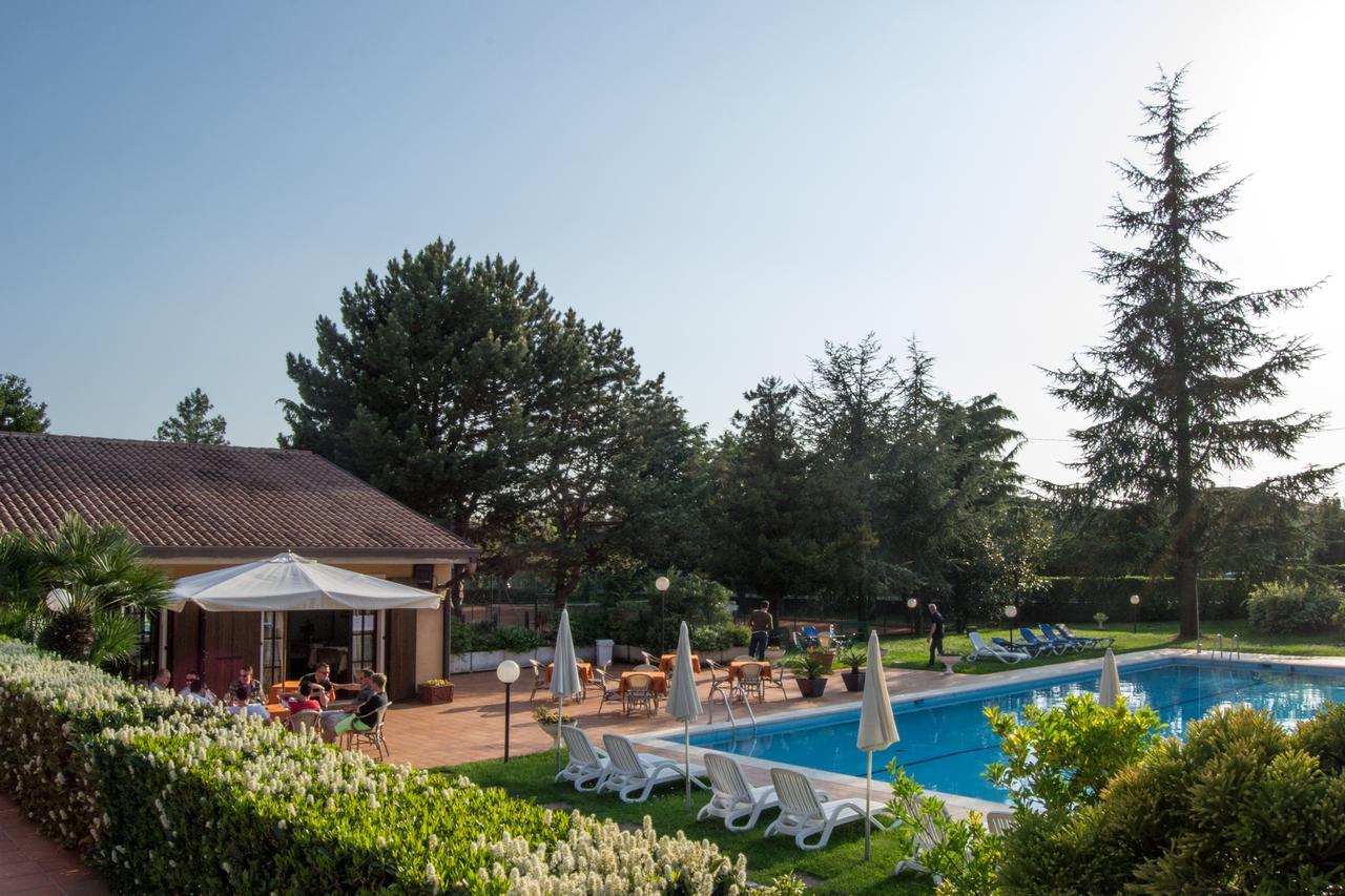 Residence Liana Albisano Торрі-дель-Бенако Екстер'єр фото