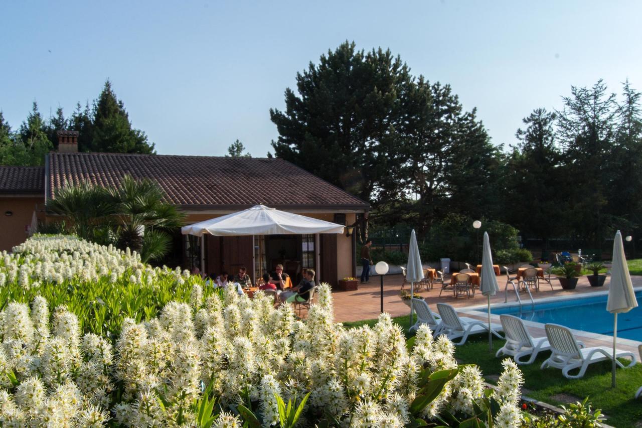Residence Liana Albisano Торрі-дель-Бенако Екстер'єр фото