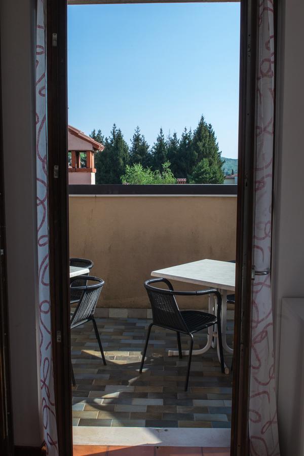 Residence Liana Albisano Торрі-дель-Бенако Екстер'єр фото