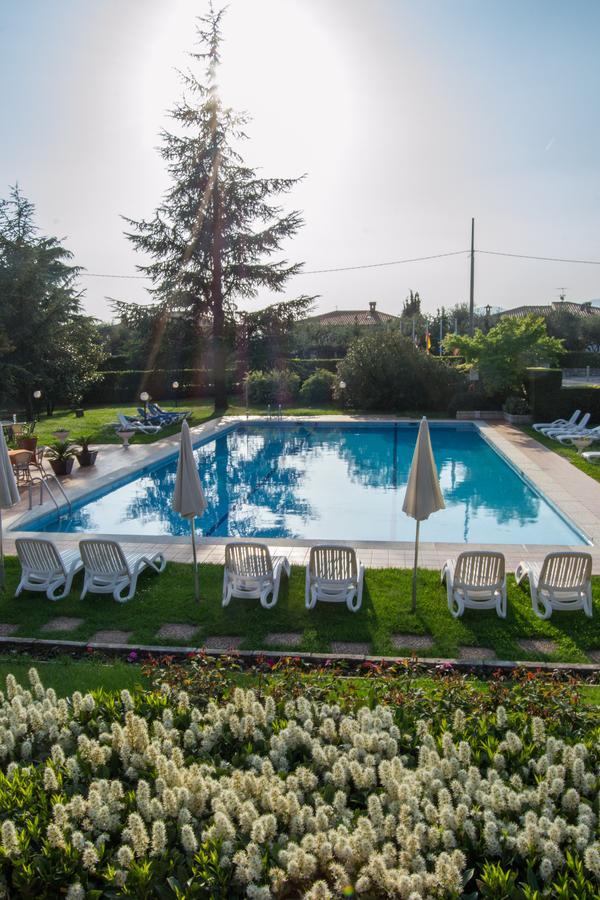 Residence Liana Albisano Торрі-дель-Бенако Екстер'єр фото